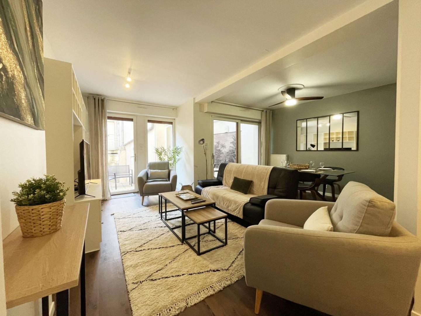 Le Patio De La Reine Berthe - Parking Included Apartment Шартър Екстериор снимка